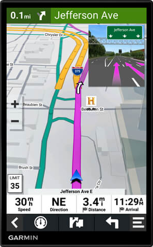 Schermo del dispositivo GPS che mostra una mappa con indicazioni. Mostra il percorso.