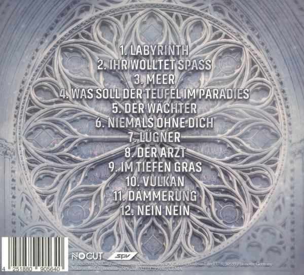 Ein CD-Cover mit einem Fensterdesign im gotischen Stil, mit einer Liste von Songtiteln.