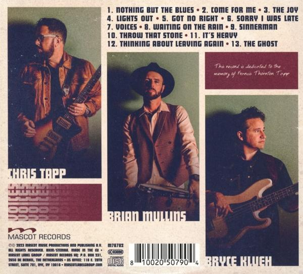 Drei Männer mit Instrumenten, Rückseite einer CD. Text auf dem CD-Cover.