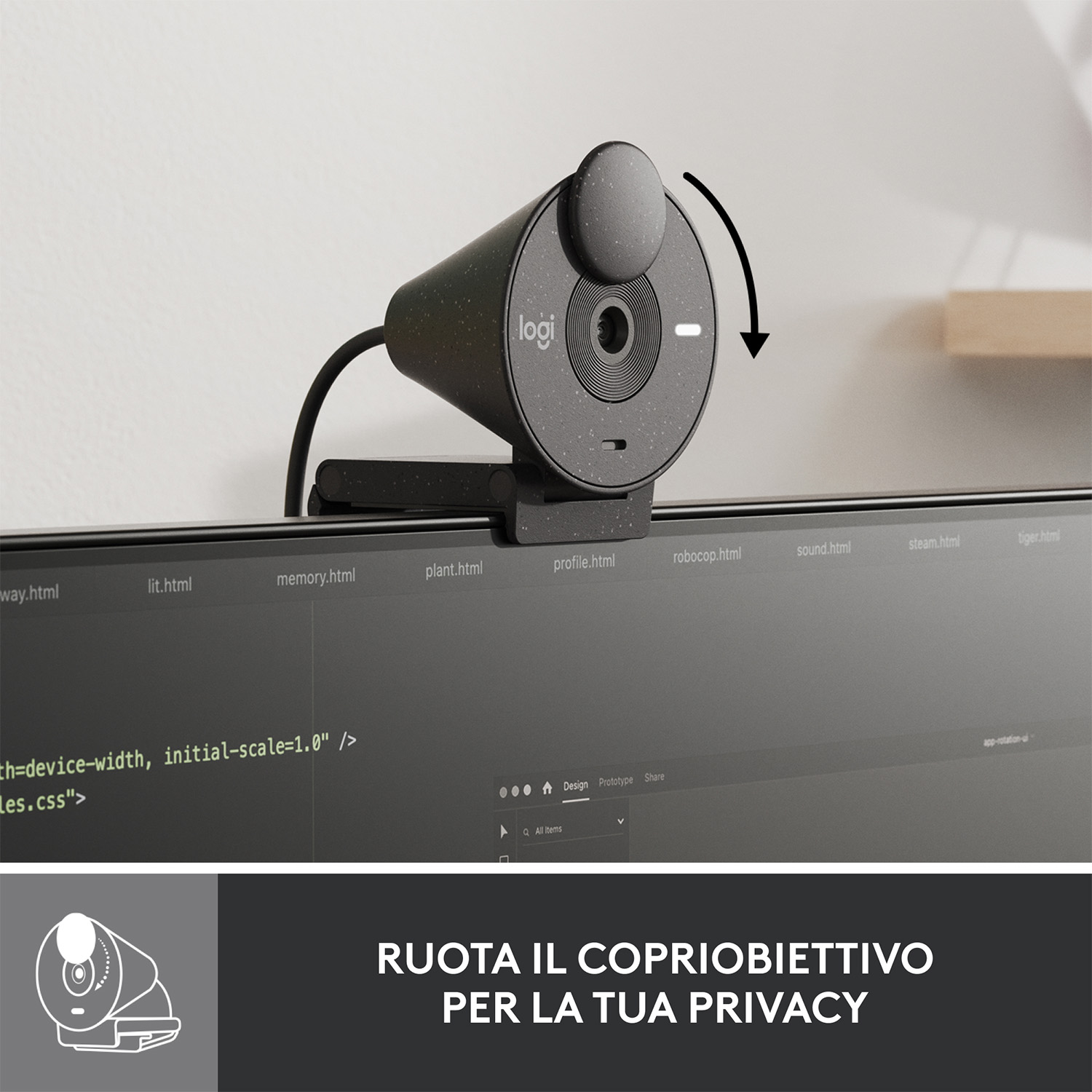 Webcam su monitor con copertura rotante. Schermo mostra codice, testo: privacy.