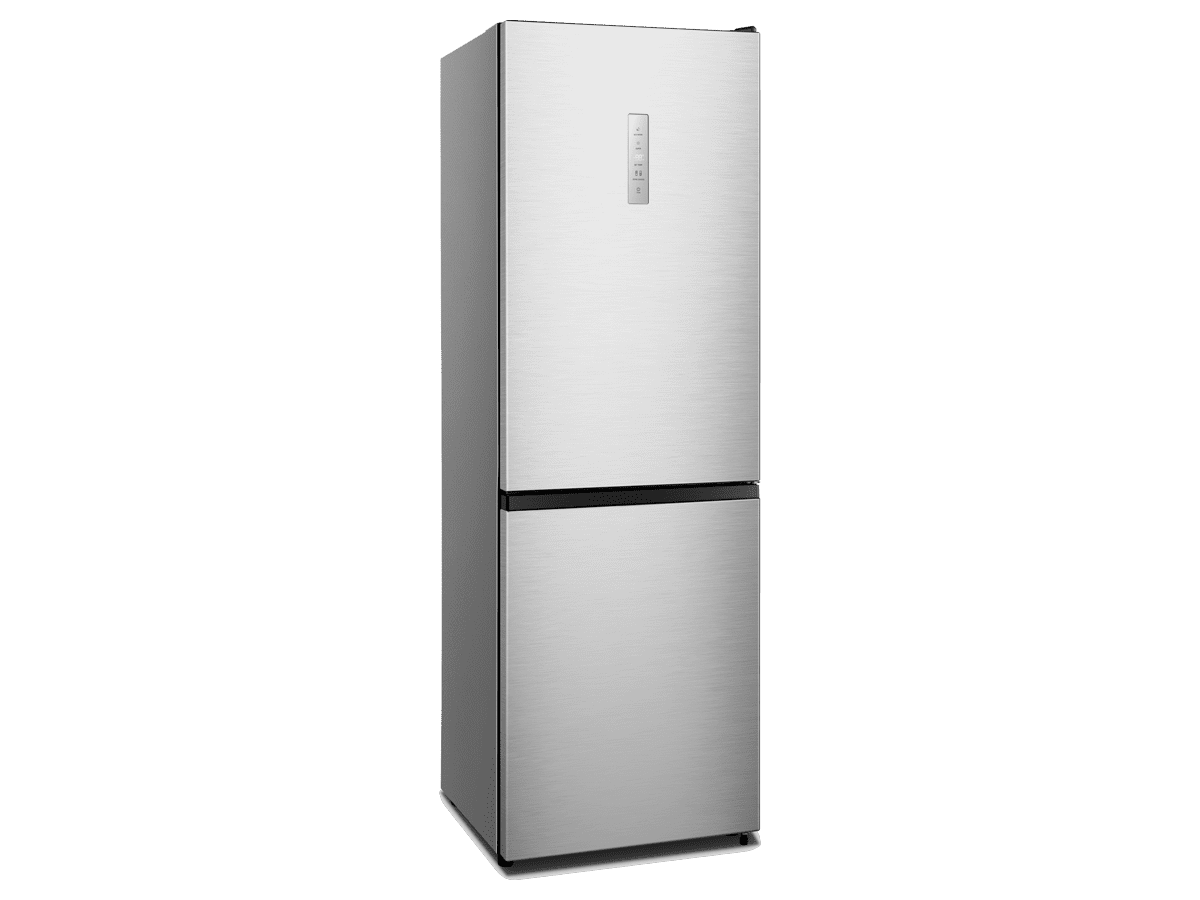 Un refrigerador alto y plateado con un asa negra. Está contra un fondo negro.