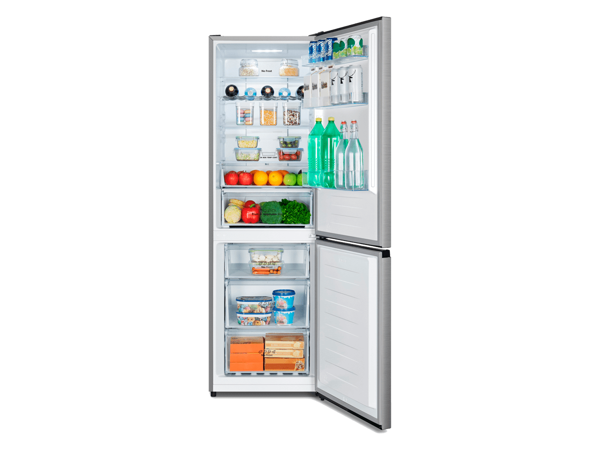 Refrigerador abierto con comida: verduras, frutas, bebidas y congelados.