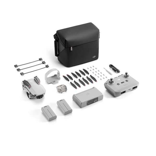 Un kit de dron con dron, baterías, cargador, control remoto, hélices y bolsa de transporte.