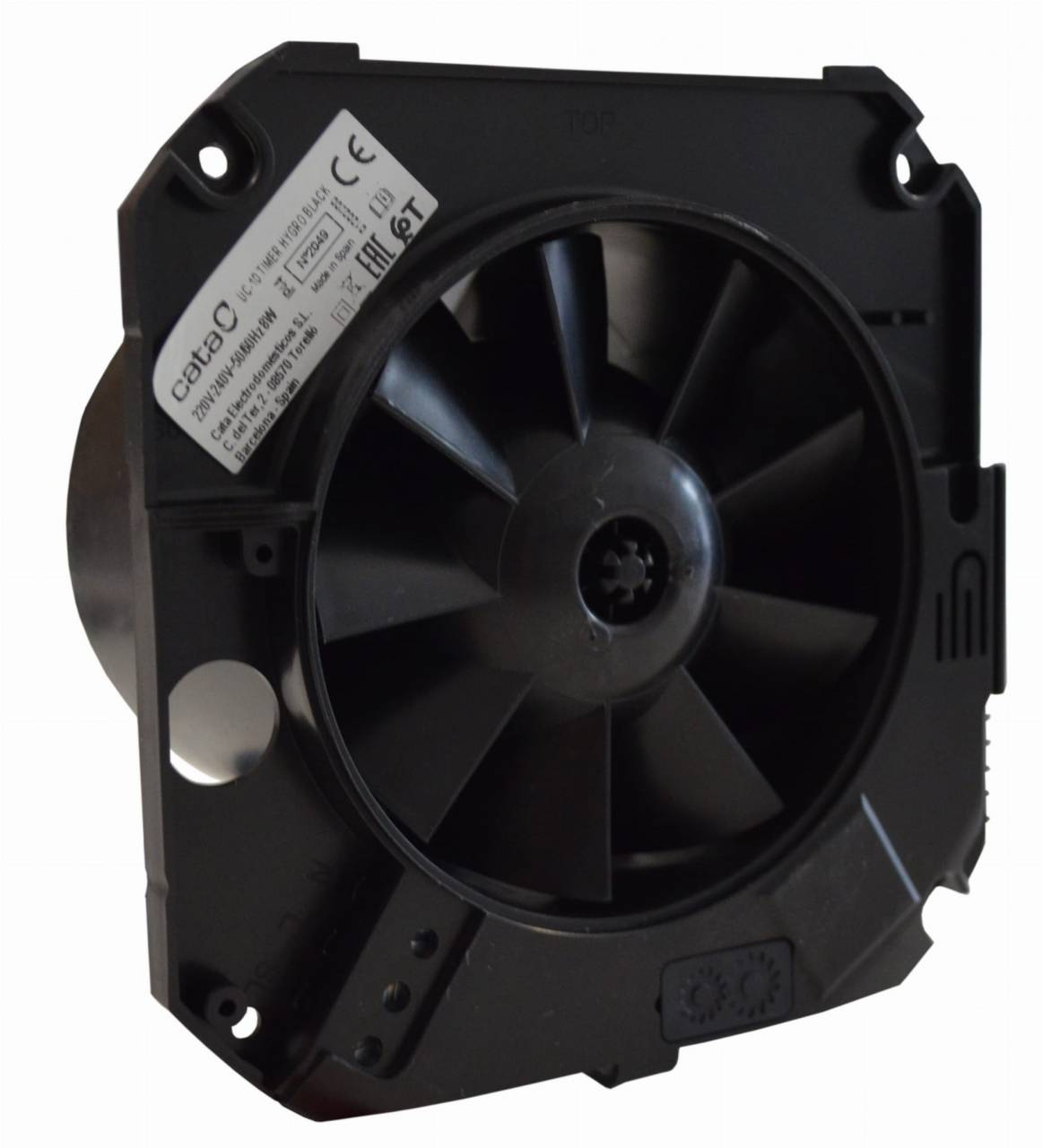 Fekete négyzet alakú ventilátor lapátokkal, szöveggel és jelölésekkel ellátva, fehér háttéren elkülönítve.