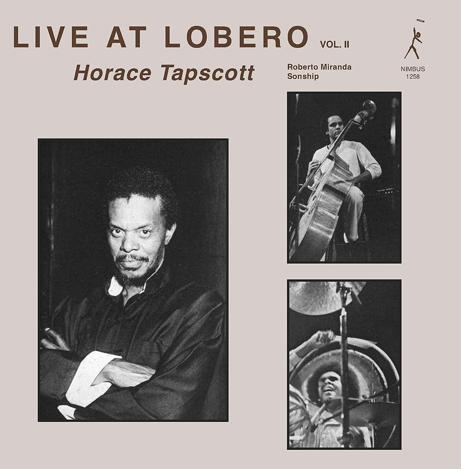 Album borító. Fekete-fehér fotók zenészekről. Cím: Live at Lobero. Horace Tapscott. Fotók egy karba tett kezű férfiról, egy basszusgitárosról és egy dobosról.