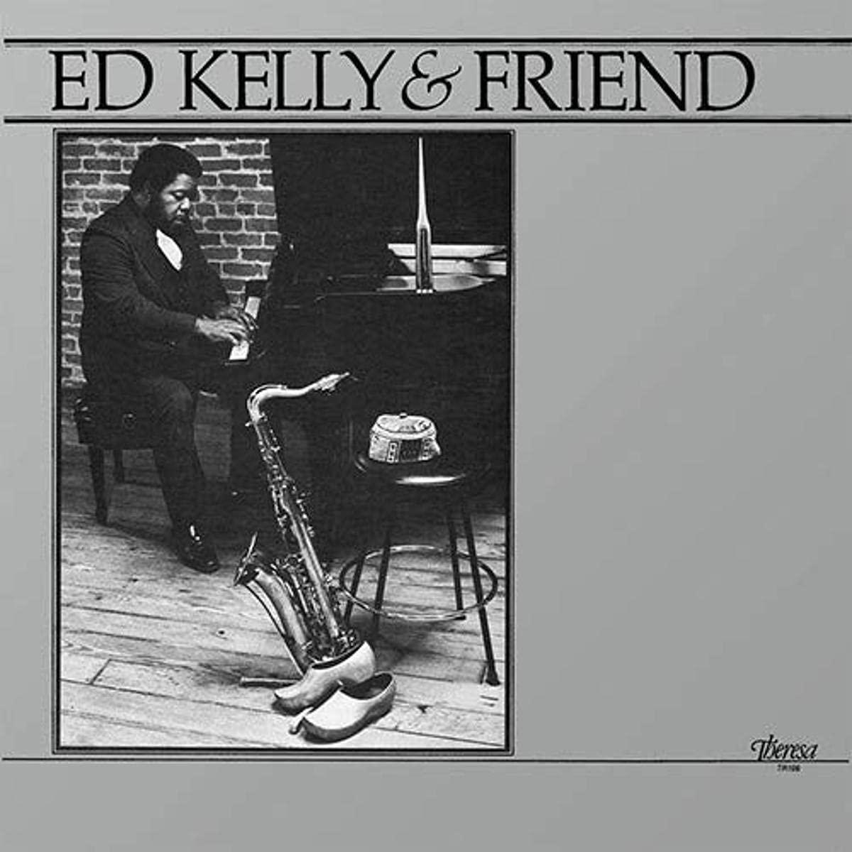 Album borító Ed Kelly & Friend-del, egy férfi zongorázik, szaxofonnal és cipőkkel.