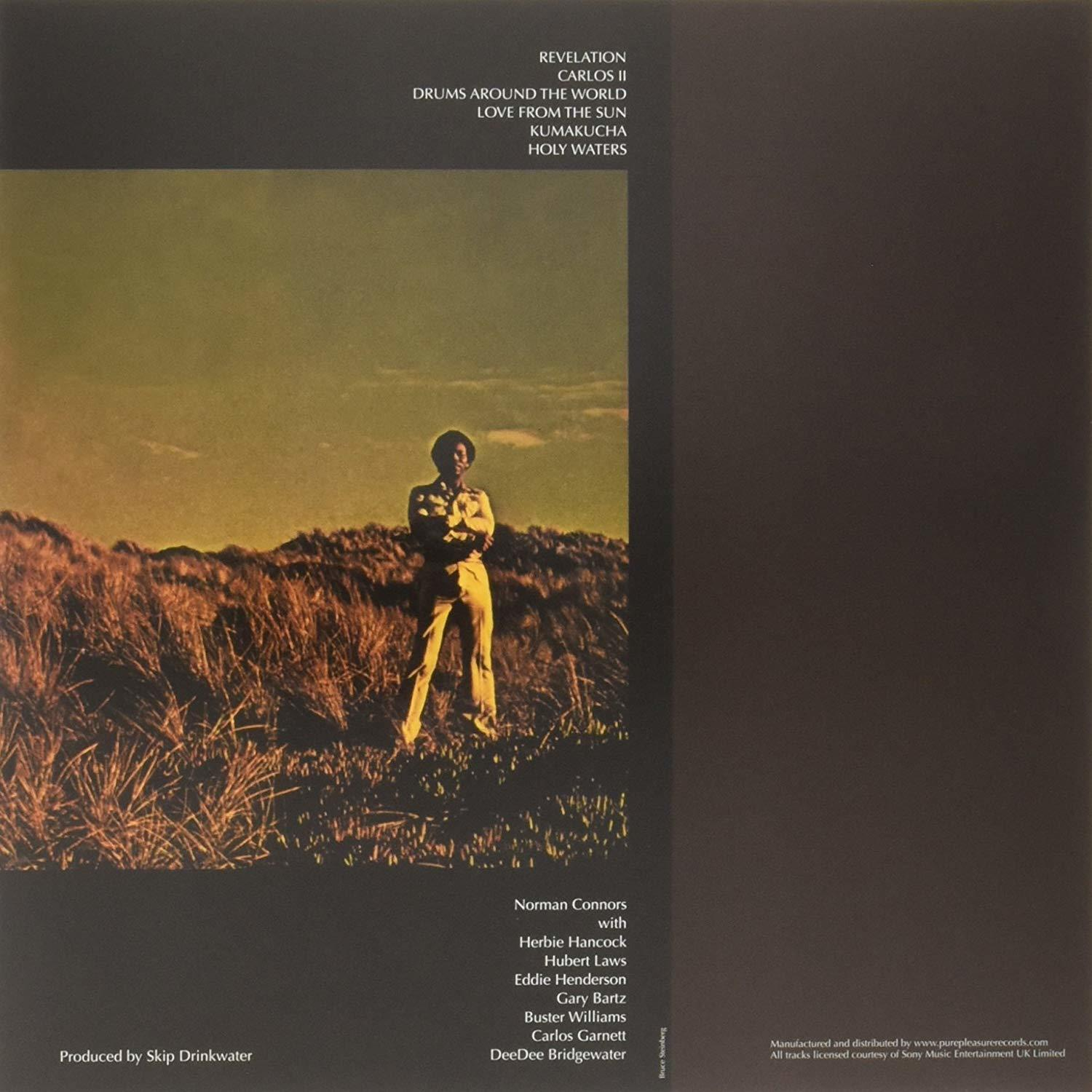 Album borító: Sárga öltönyös férfi mezőben áll. A szöveg tartalmazza az album címét, a számlistát, a művészek neveit és a produkciós részleteket.