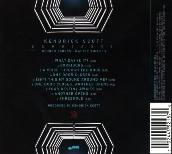 CD-Cover für Kendrick Scotts Album 'Corridors', mit Titelliste und abstraktem Design.