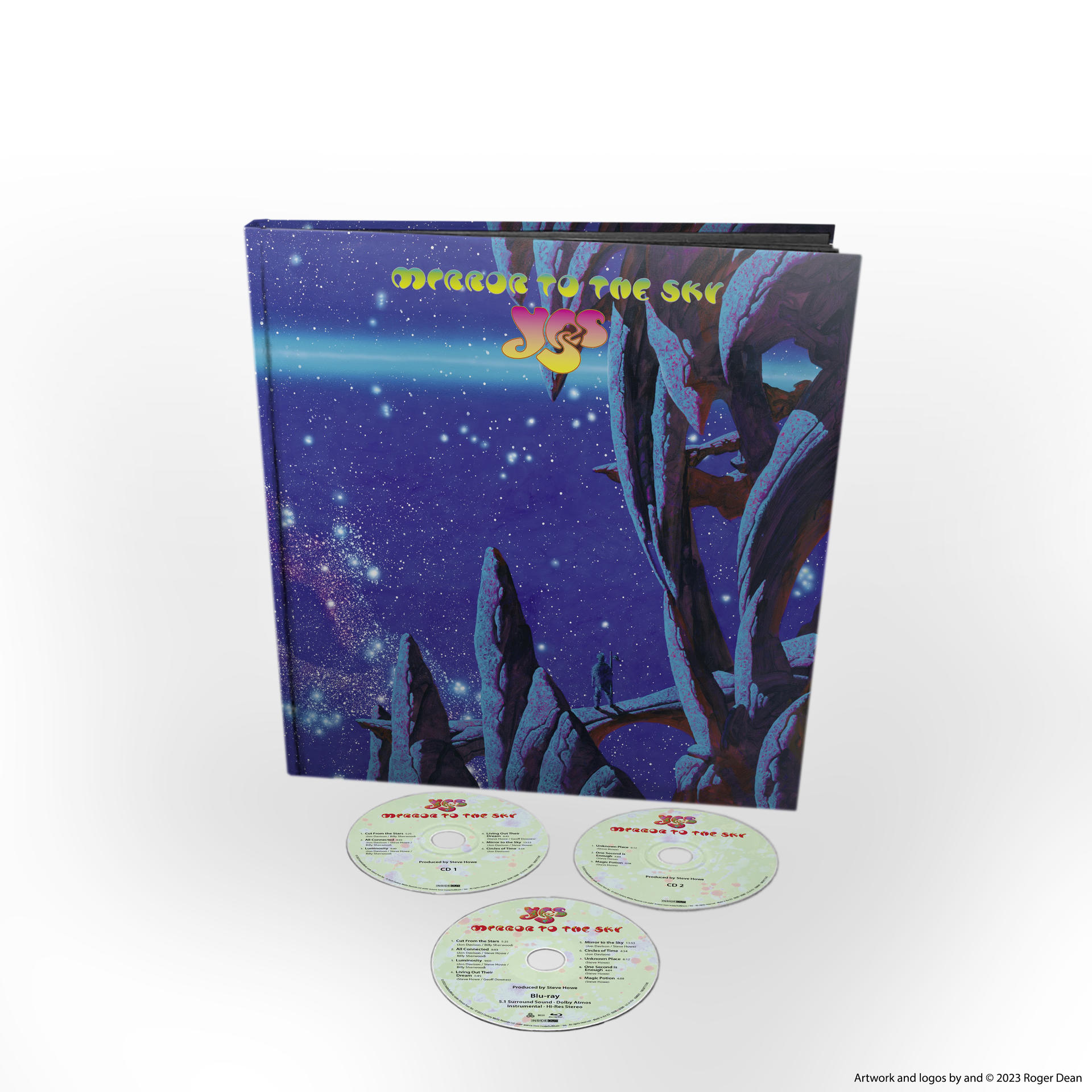 Albumcover mit Fantasielandschaft, drei CDs und Text. Der Hintergrund ist weiß.
