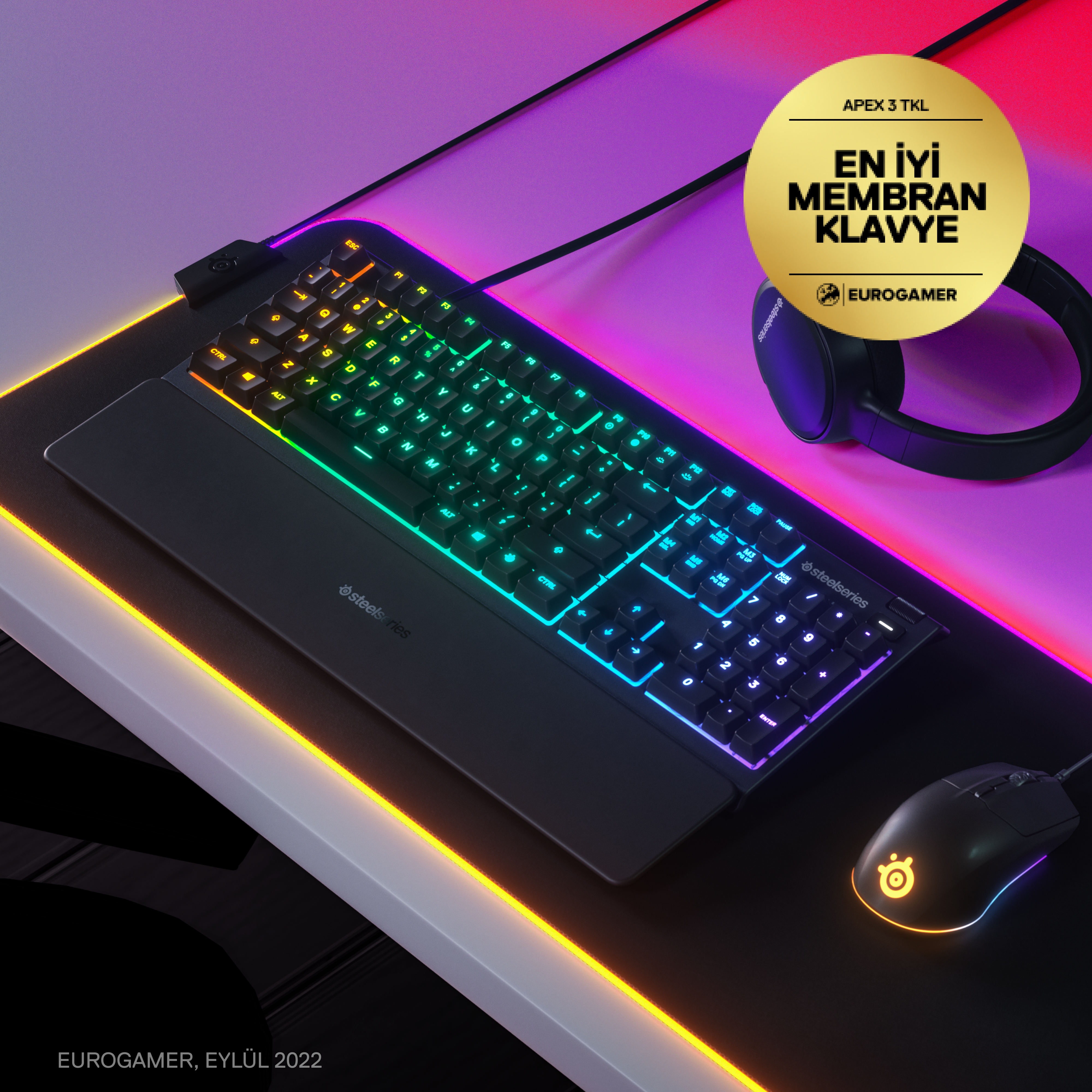 SteelSeries Apex 3 TKL klavye, RGB ışıkları.