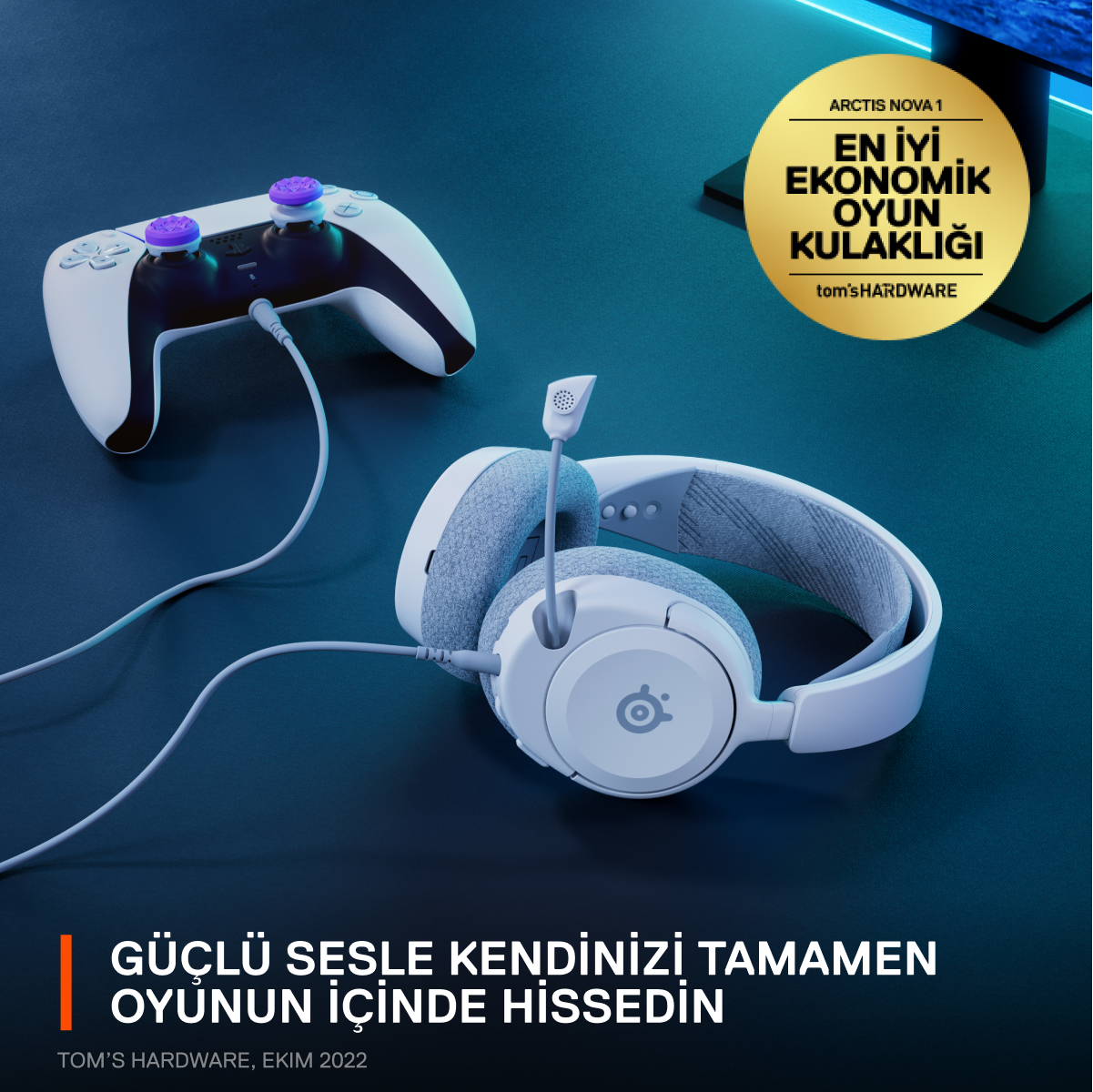 Mavi bir yüzeyde oyun kulaklığı ve kontrol cihazı. Metin: 'En İyi Ekonomik Oyun Kulaklığı' ve 'Güçlü sesle kendinizi oyunun'.