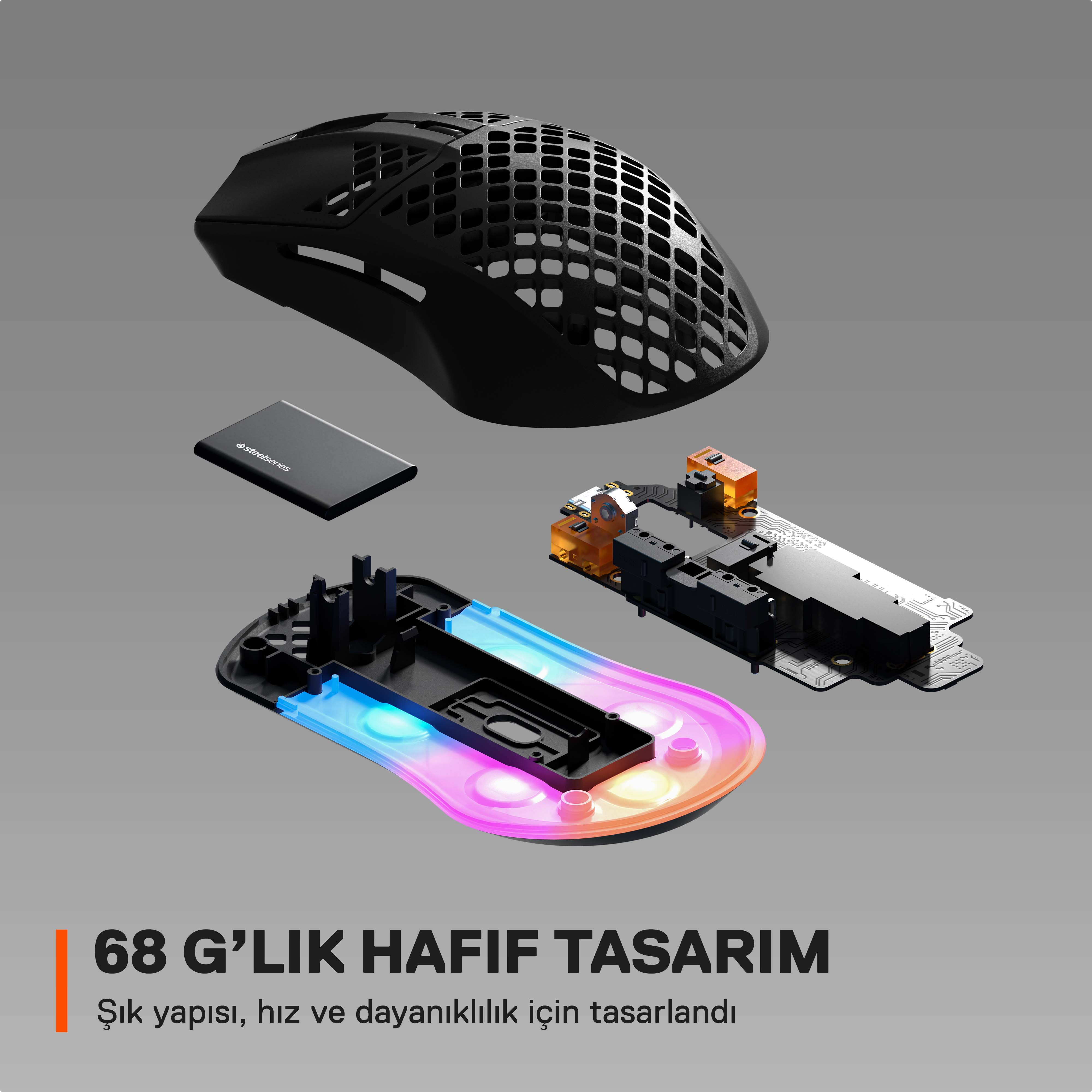 Petek desenli siyah oyun faresi, iç bileşenleri ve LED ışıkları gösteriyor.