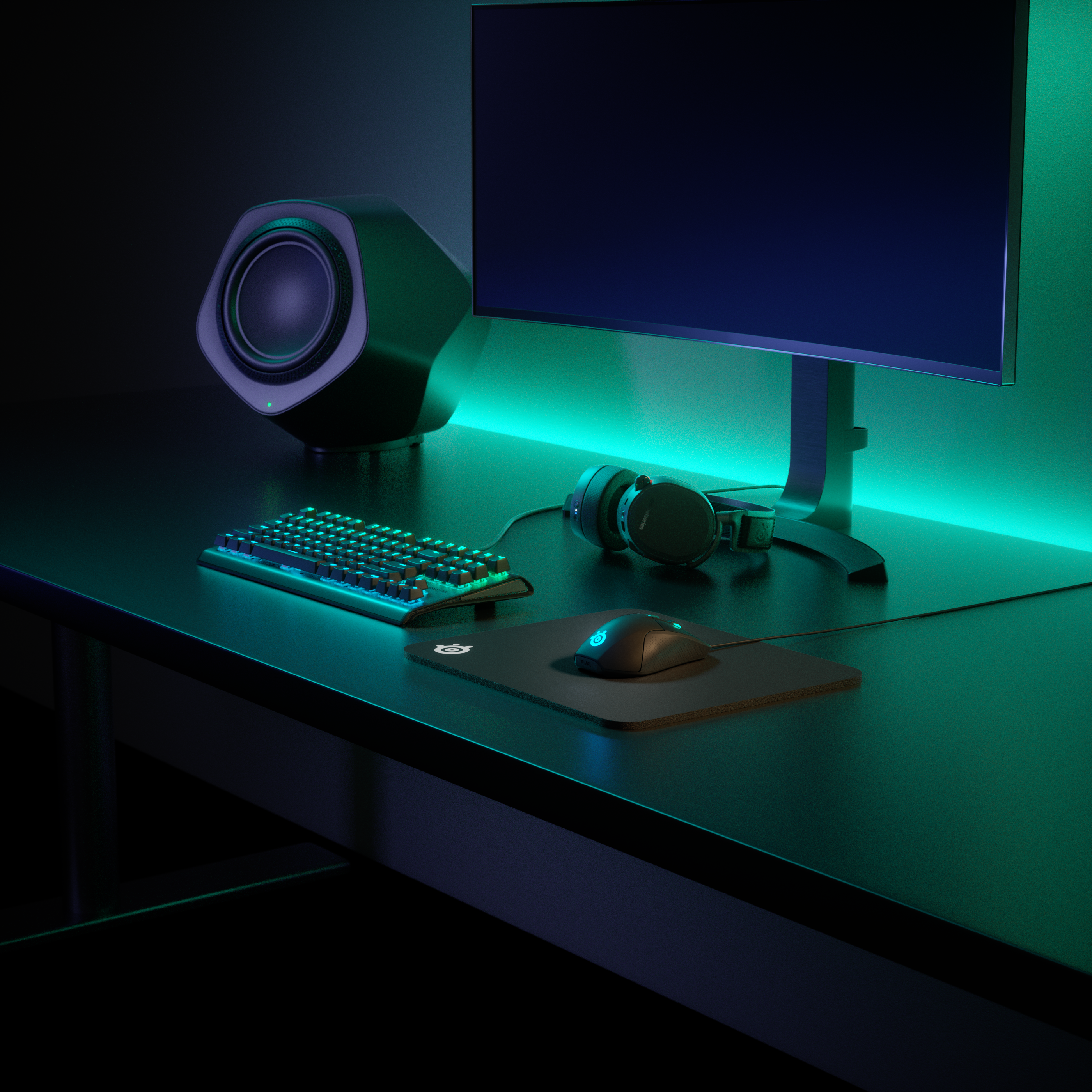 Oyun kurulumu: monitör, klavye, fare, hoparlör. Yeşil ve mavi aydınlatma.