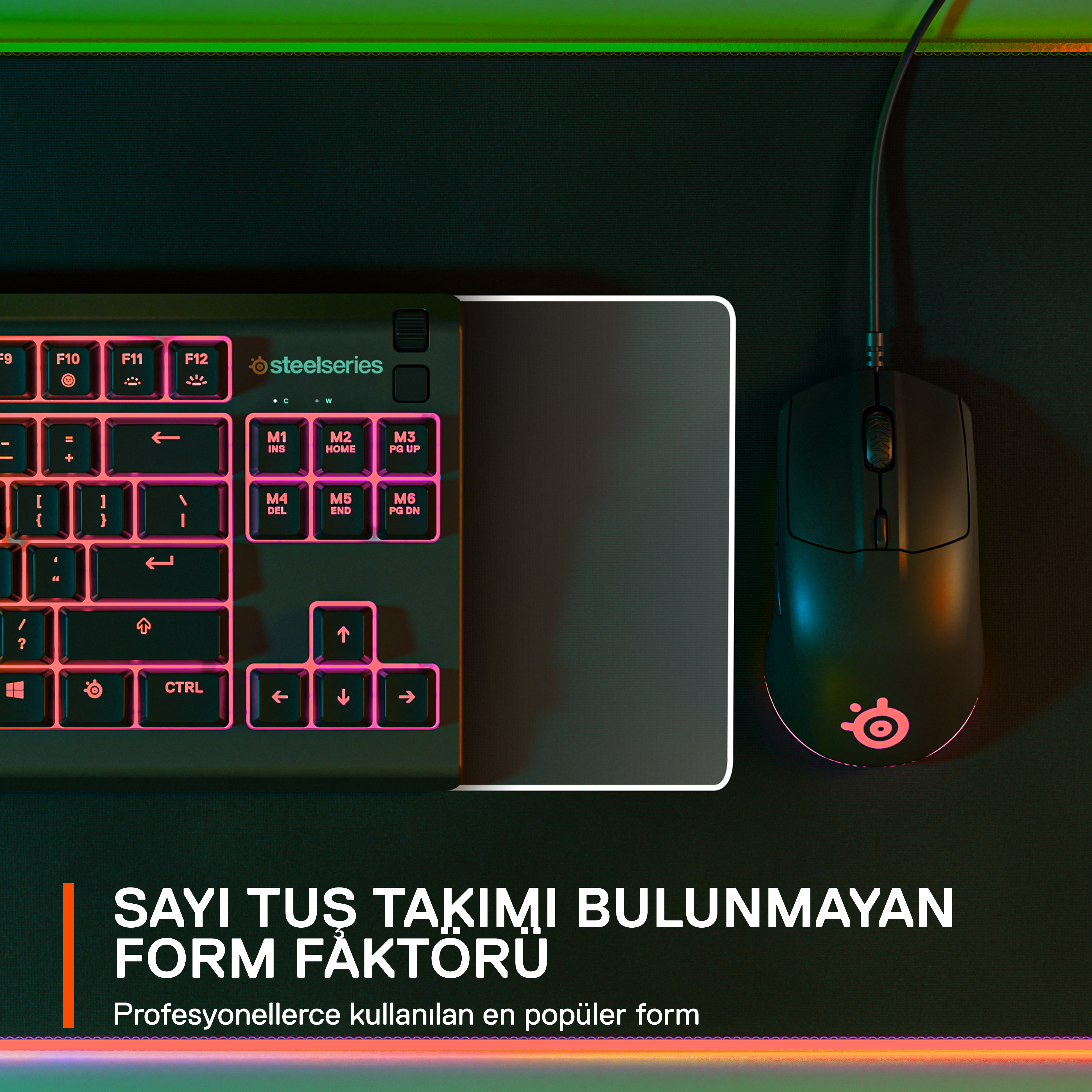 Pembe aydınlatma ve SteelSeries logosu ile klavye, fare ve mousepad kurulumu.
