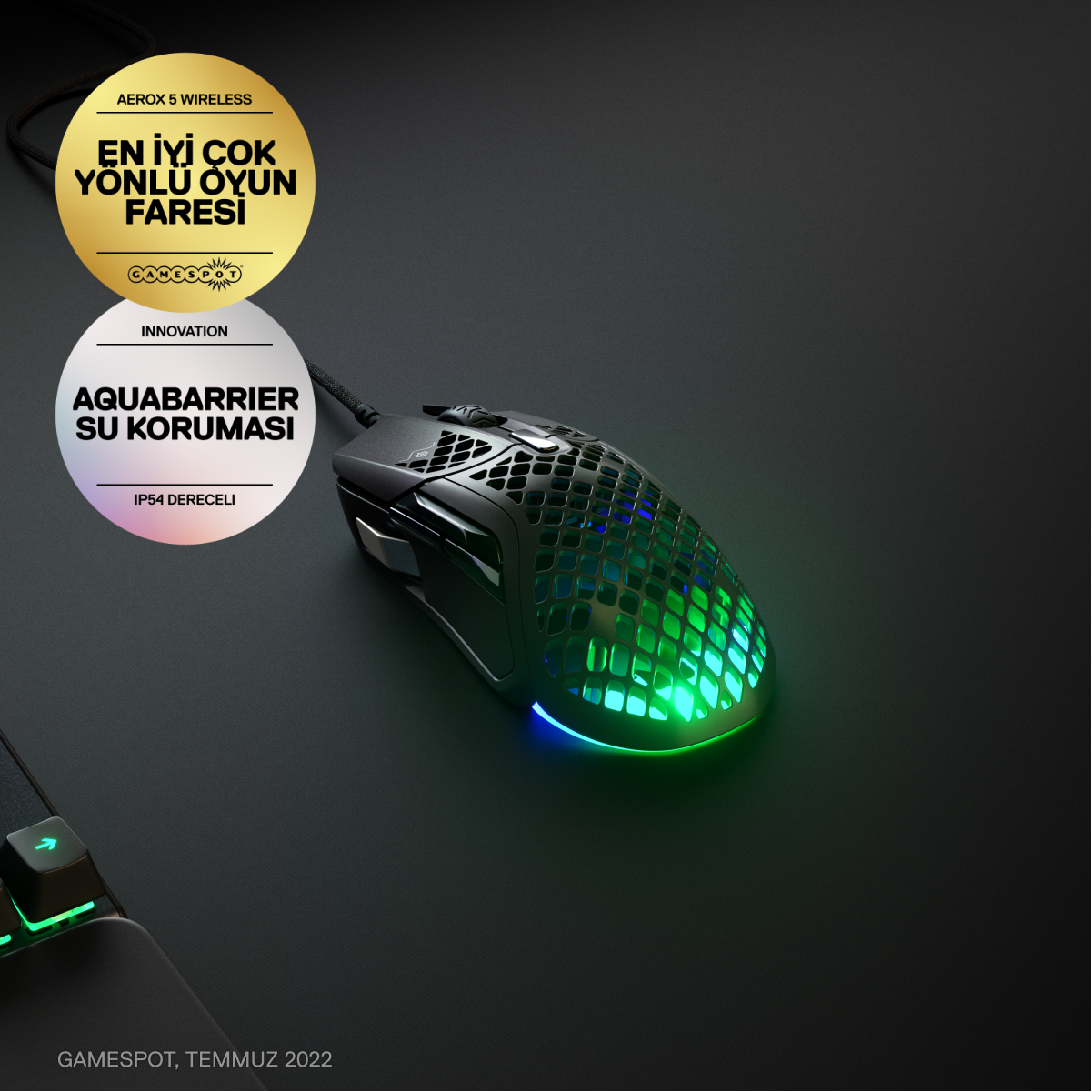 Siyah ve yeşil SteelSeries Aerox 5 Wireless oyun faresi.