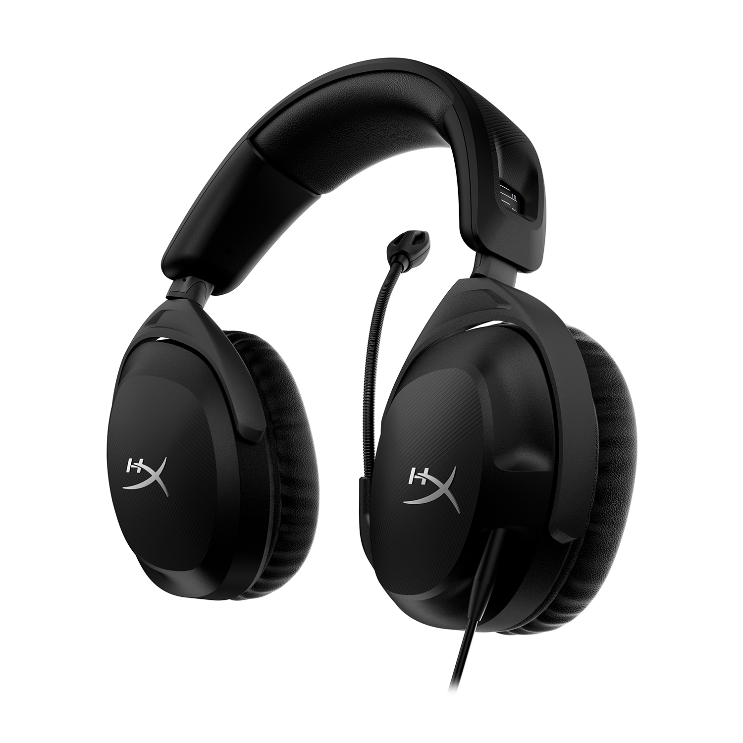 Una cuffia da gioco nera. Il microfono è collegato. Il logo HyperX è visibile sui padiglioni auricolari.