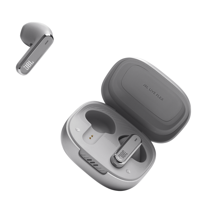 Auriculares inalámbricos en estuche, uno suelto, sobre fondo negro.