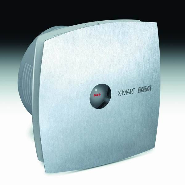 Ezüst téglalap alakú ventilátor piros ponttal és "X-MART CATA" felirattal.