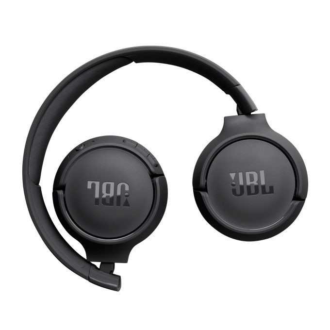Auriculares JBL negros plegables, completamente abiertos, sobre fondo negro.
