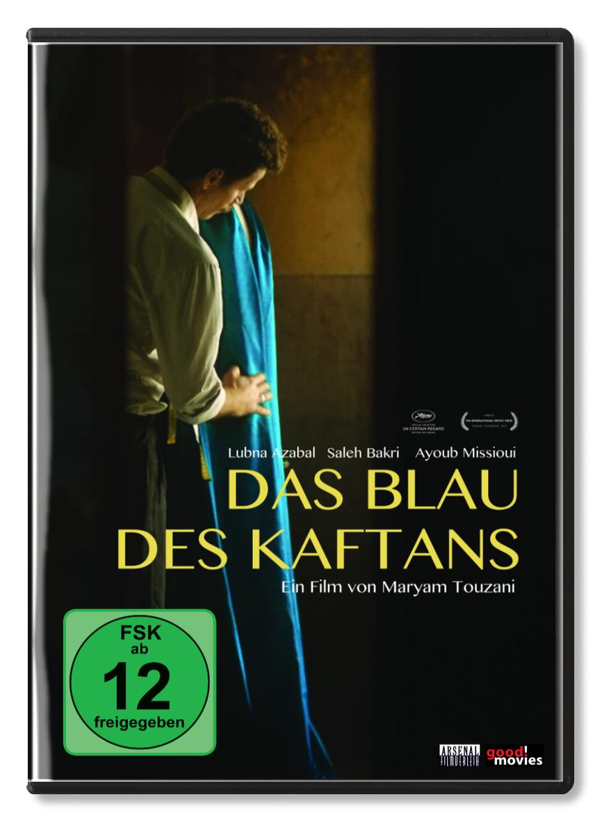DVD-Cover eines Films, ein Mann betrachtet blauen Stoff. Der Titel lautet DAS BLAU DES KAFTANS.