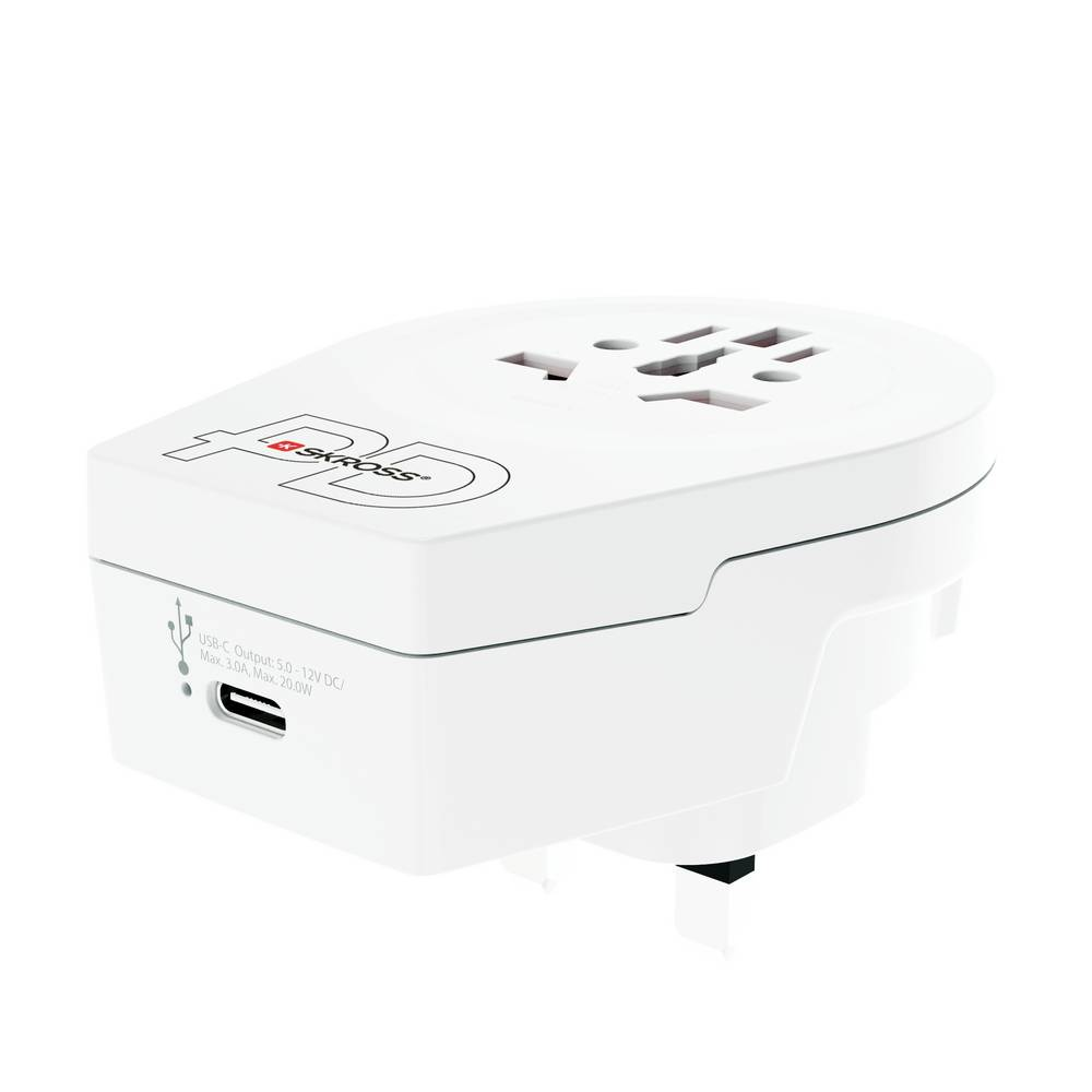 Adattatore da viaggio bianco con porta USB-C e più tipi di spina.