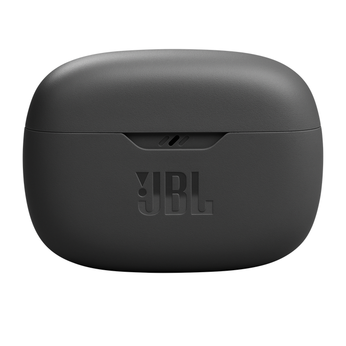 Un estuche de carga de auriculares JBL negro cerrado. Tiene el logotipo de JBL.