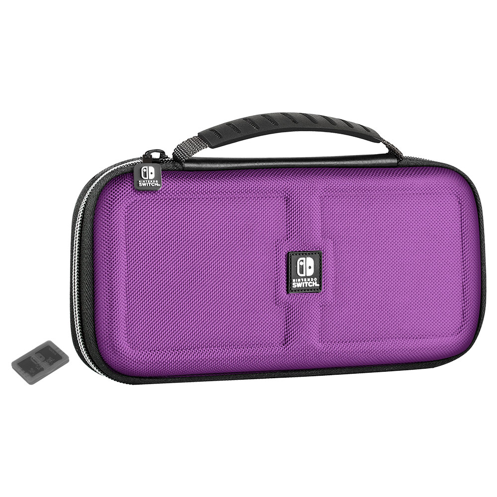 Funda Switch morada con asa y cremallera negra. Una tarjeta de juego gris al lado.