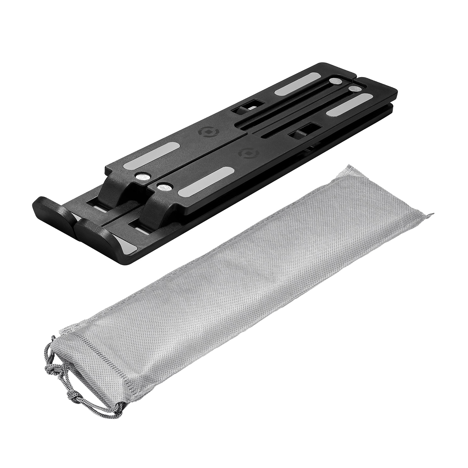 Supporto per laptop piegato, accanto a una custodia grigia, sfondo bianco.
