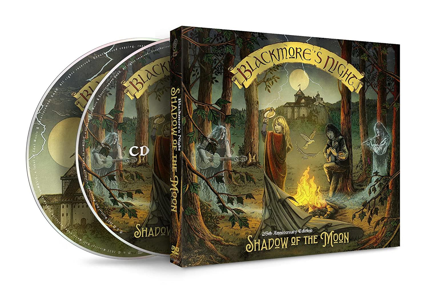 Ein CD- und DVD-Set mit einer Waldszene auf dem Cover, betitelt 'Blackmore's Night'.