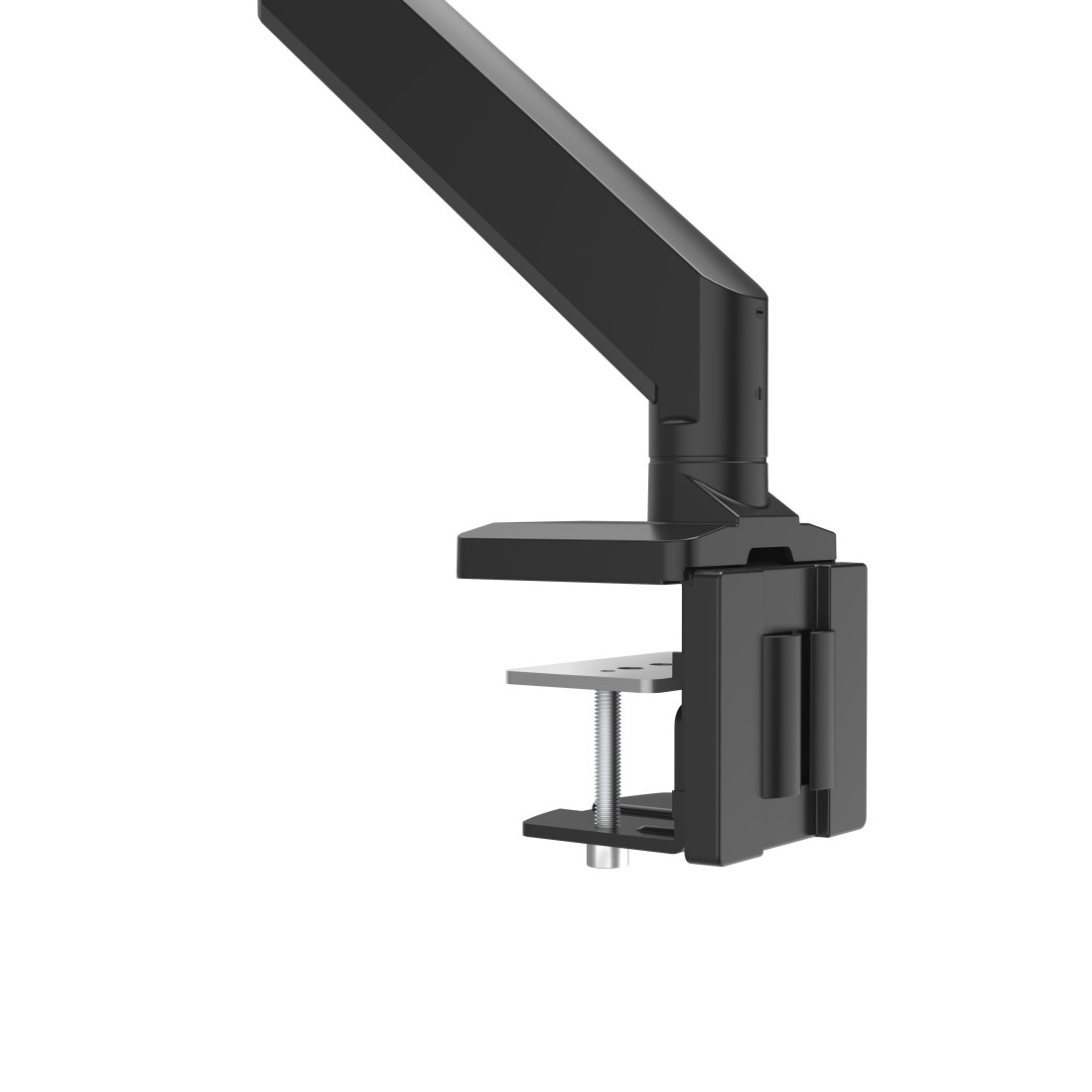Brazo de monitor negro con abrazadera, unido a un escritorio. Ajustable y en ángulo.