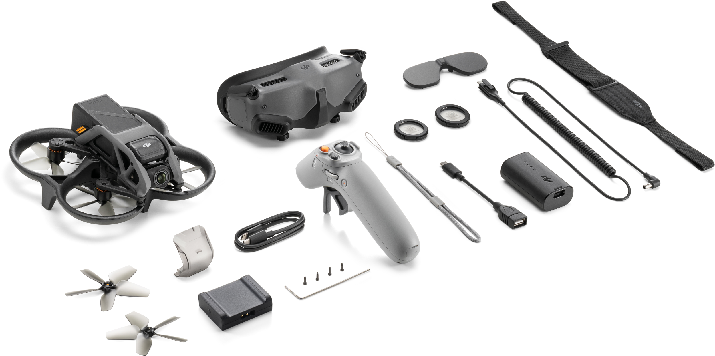 DJI Avata Drohne und Zubehör: Brille, Controller, Akku, Propeller und Kabel. Weißer Hintergrund.