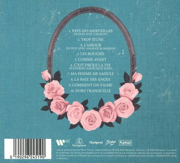 Die Rückseite eines CD-Covers wird mit floralem Design und Text gezeigt.