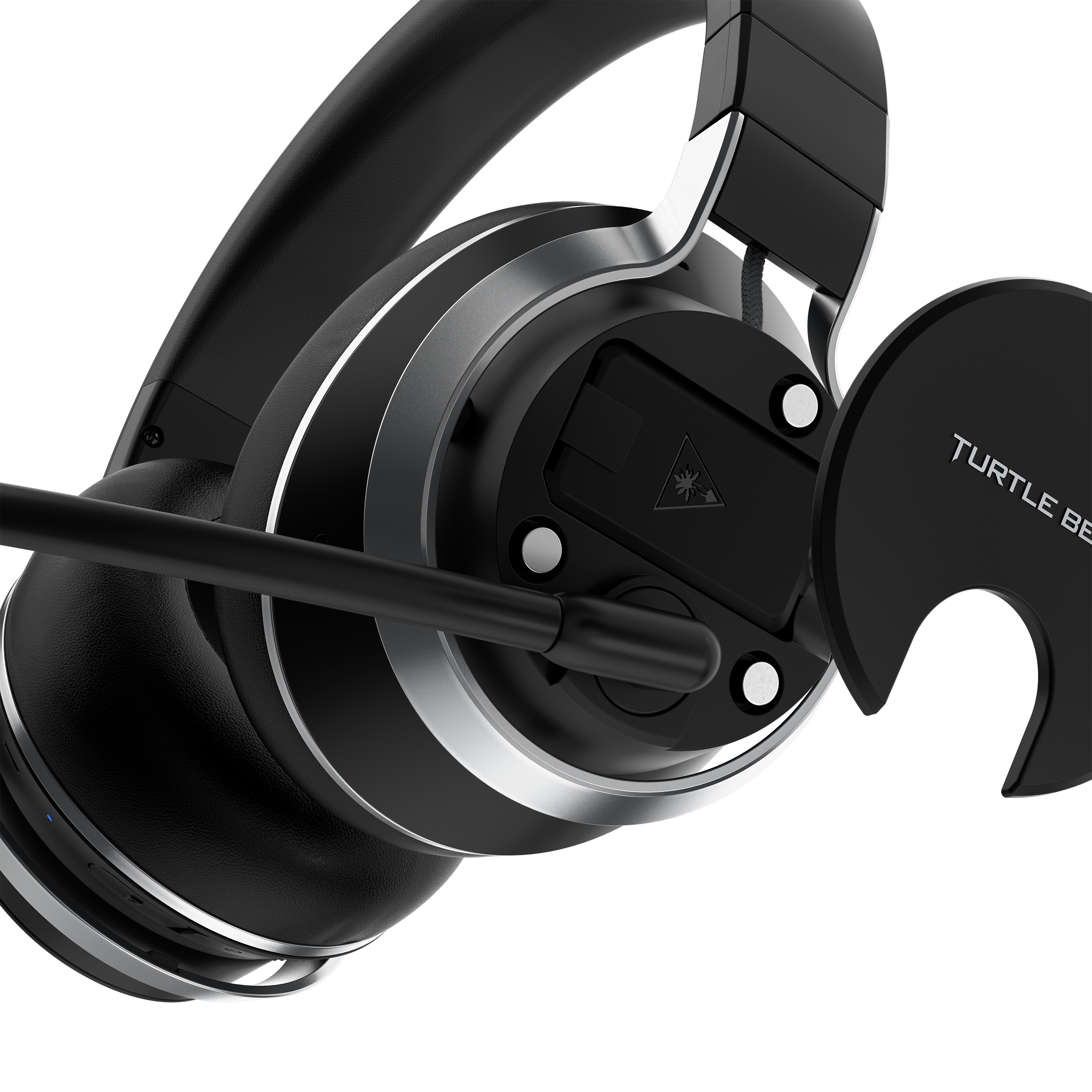 Nahaufnahme eines schwarzen und silbernen Gaming-Headsets mit abnehmbarem Mikrofon.