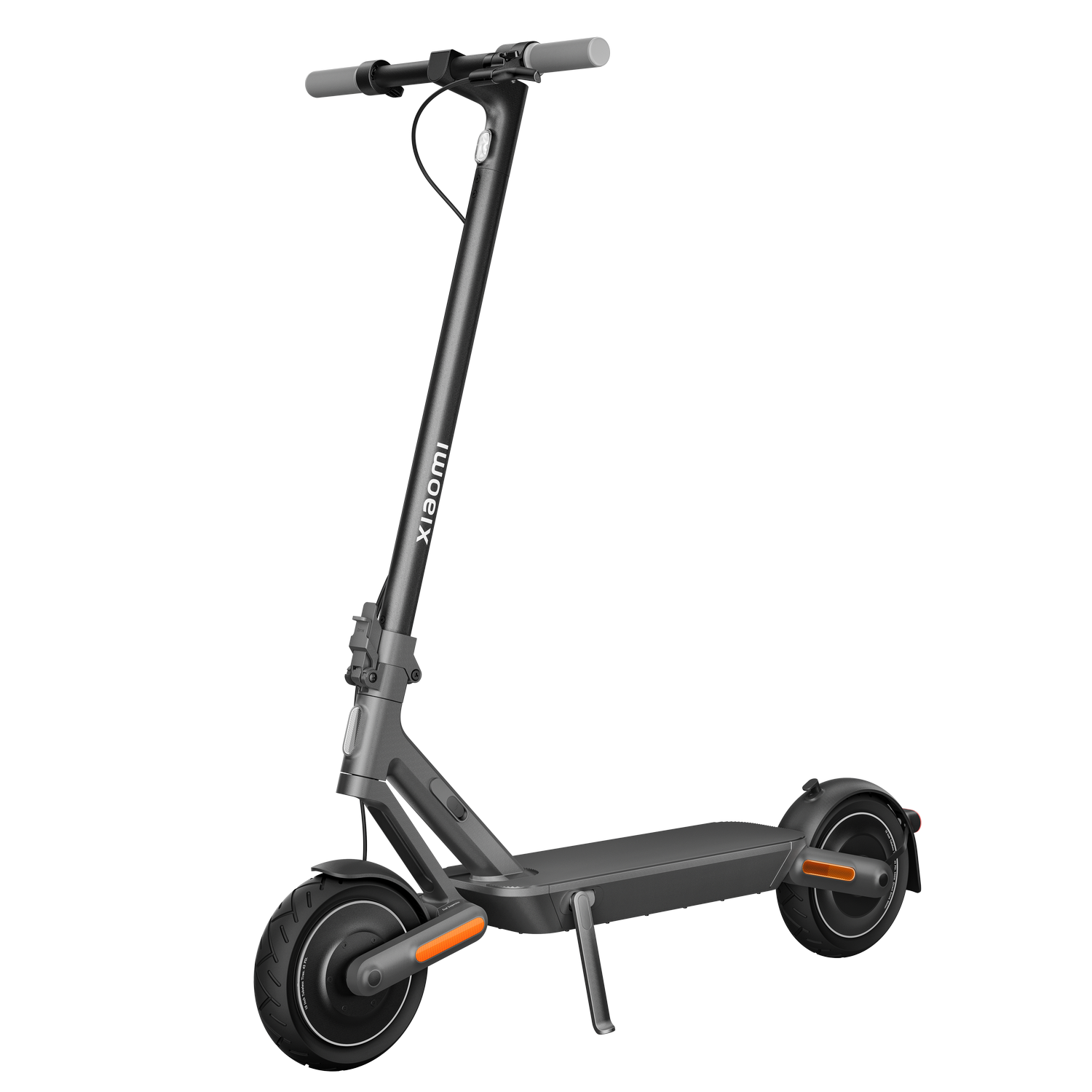 Scooter eléctrico negro y gris sobre un fondo negro. El scooter tiene luces naranjas.