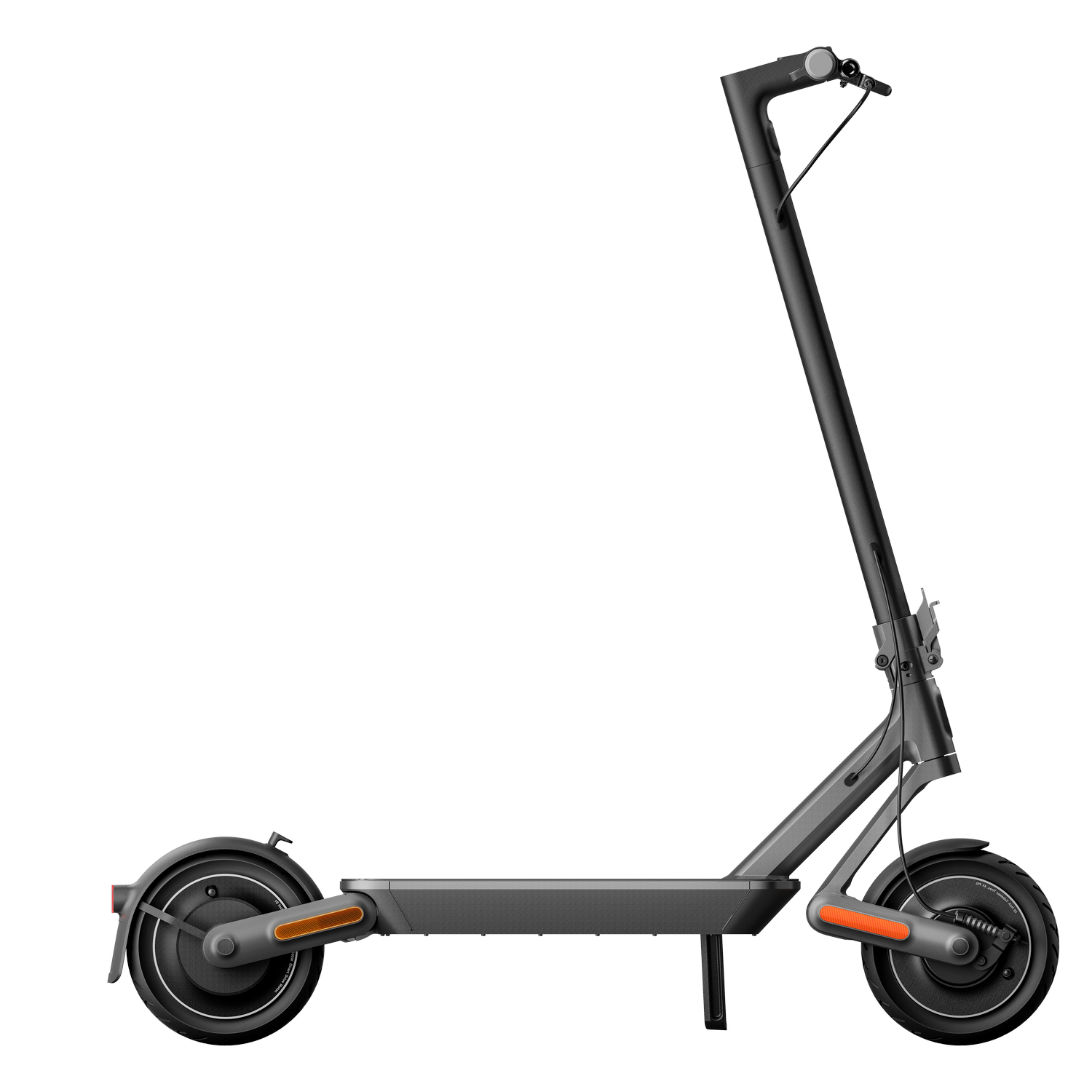 Un patinete eléctrico negro con reflectores naranjas y manillar negro.