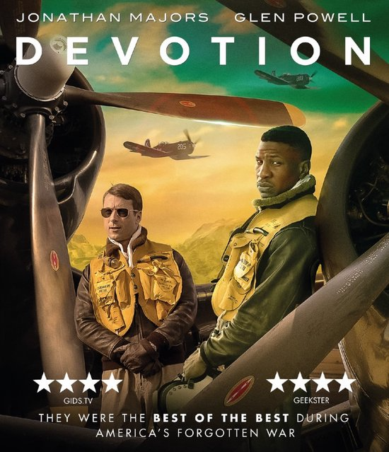 Affiche du film "Devotion". Présente deux pilotes devant des avions, avec texte et évaluations.