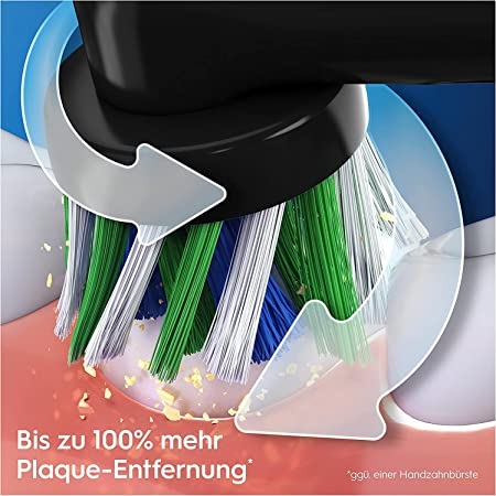 Gros plan d'une brosse à dents avec des poils colorés, éliminant la plaque.
