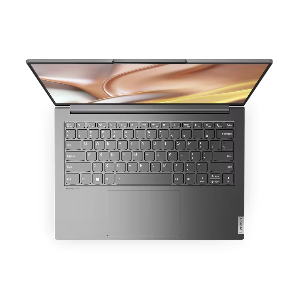 Un portátil con la pantalla abierta, mostrando el teclado y la pantalla.