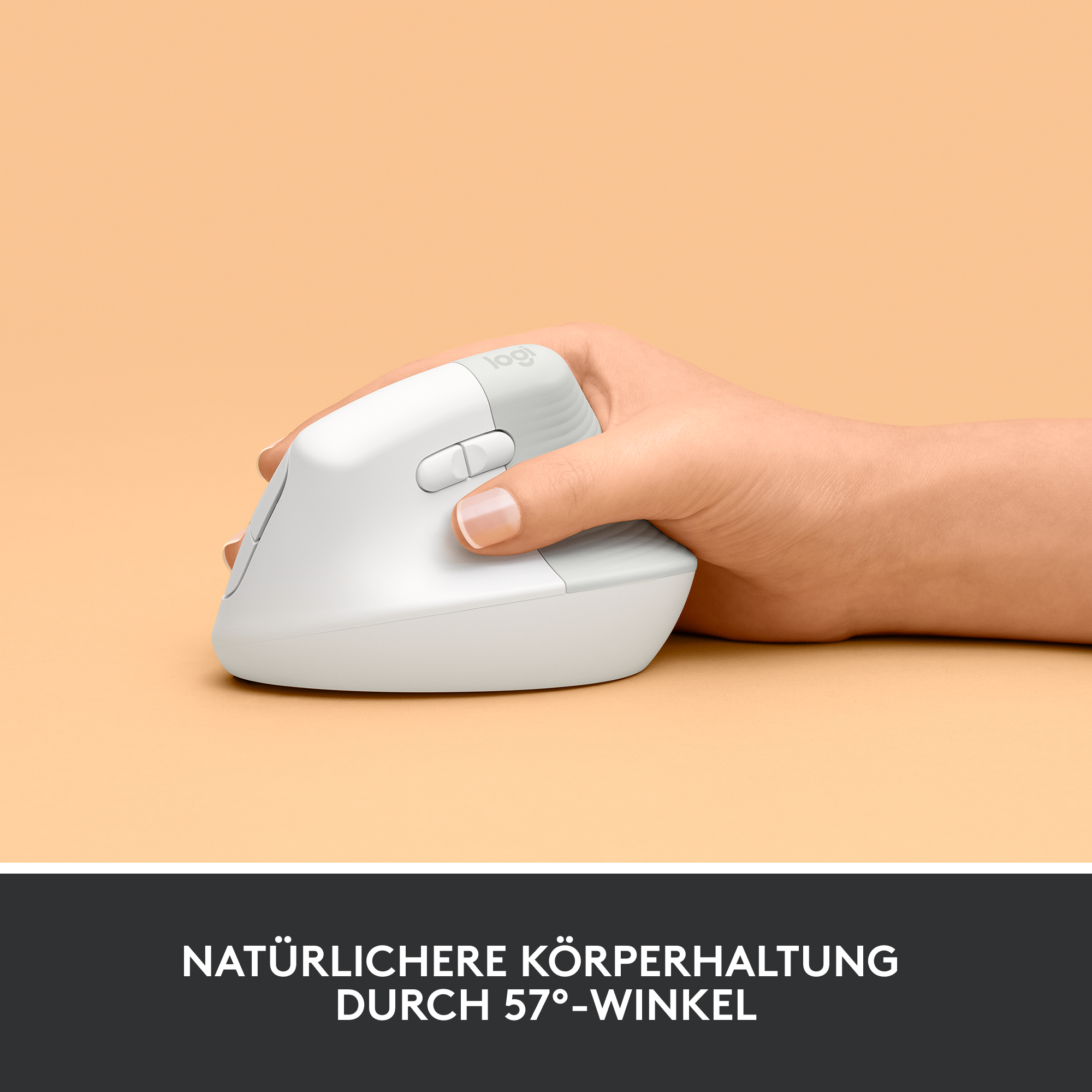 Eine weiße Maus mit einer Hand auf einem Pfirsichhintergrund.