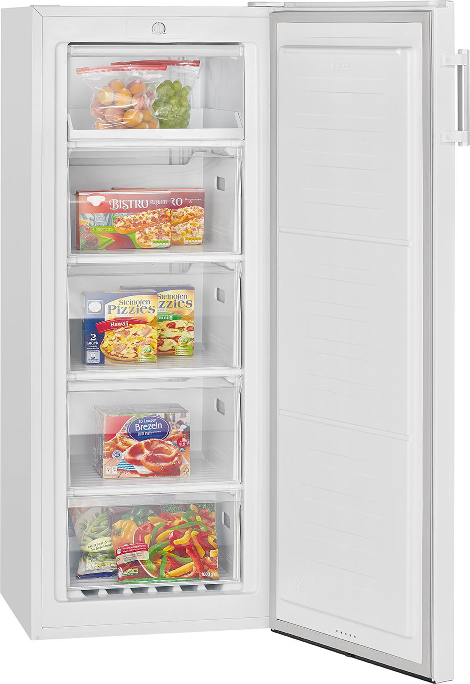 Ein weißer Gefrierschrank mit offener Tür, die Tiefkühlkost zeigt.