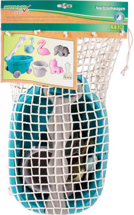 Spielzeugset in einem Netz, mit Wagen und Tierfiguren, auf weißer Oberfläche.