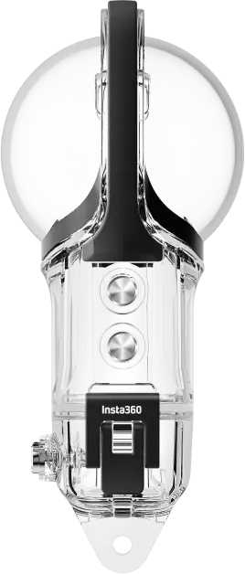 Transparente wasserdichte Kameratasche mit schwarzen Details, Insta360-Logo darauf.