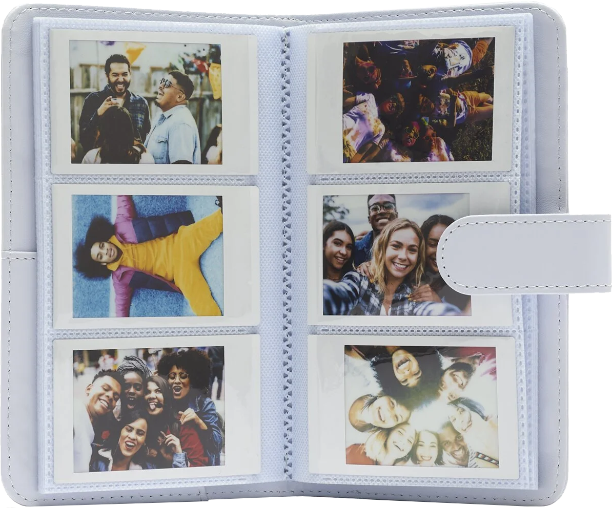 Fotóalbum nyitva, különböző emberek fényképeivel. Fehér borító kapcsokkal.