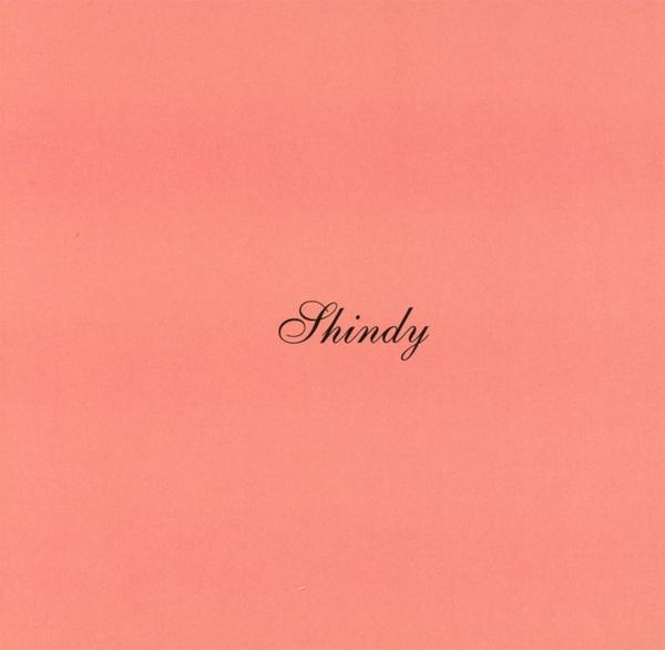 Ein quadratischer, pfirsichfarbener Hintergrund mit dem Wort 'Shindy' in Schreibschrift.