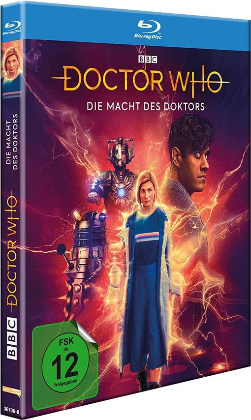 Blu-ray-Cover: Doctor Who, deutscher Titel. Enthält Schauspieler und einen Dalek. Dunkler, dramatischer Hintergrund.