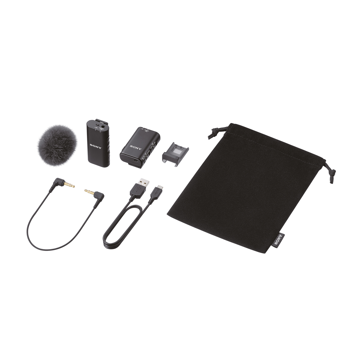 Un set di apparecchiature per la registrazione audio, tra cui un microfono, un piccolo registratore e una borsa portaoggetti.