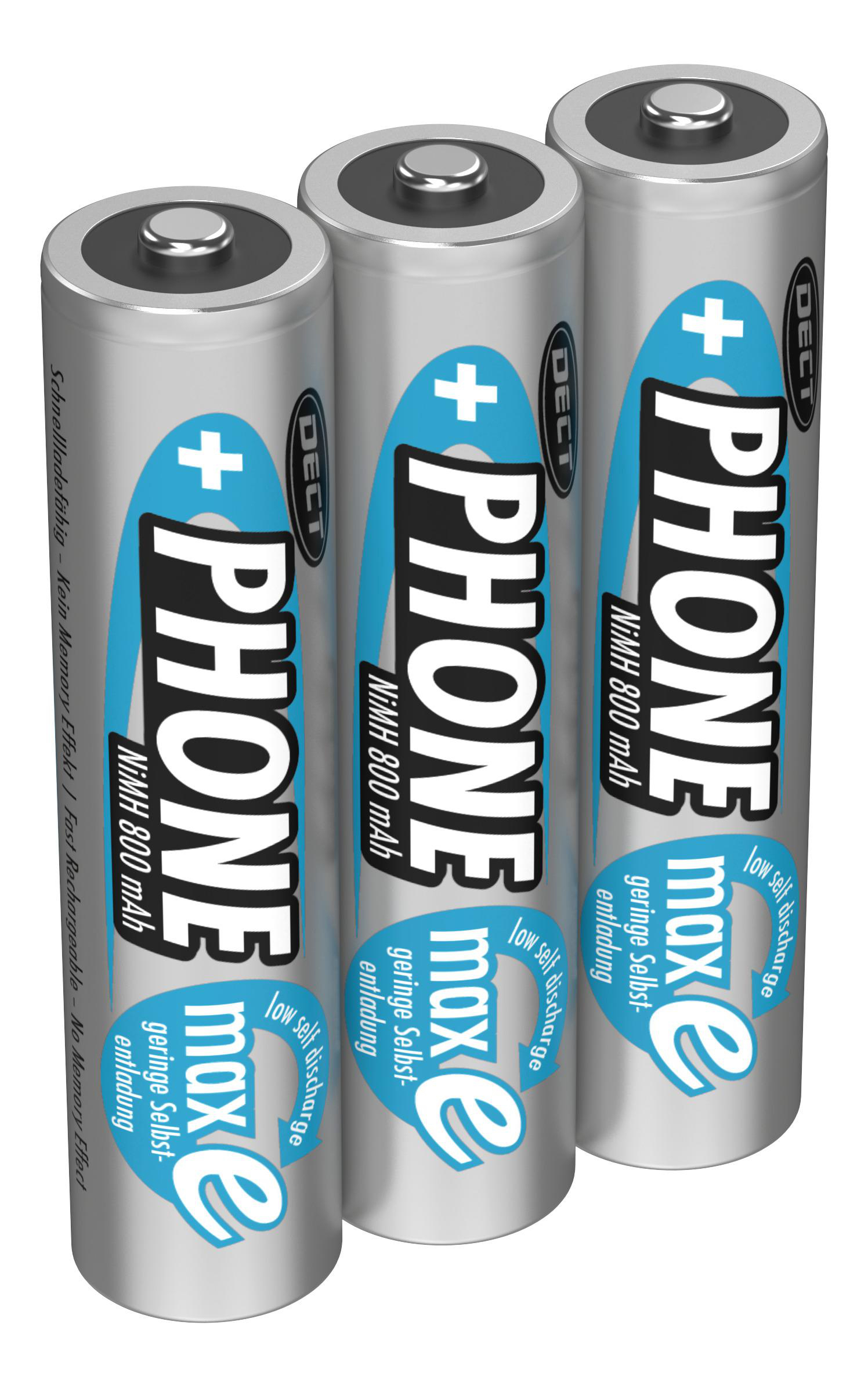 Drei zylindrische Silberbatterien mit blau-weißen Etiketten. Jede Batterie hat ein Pluszeichen.