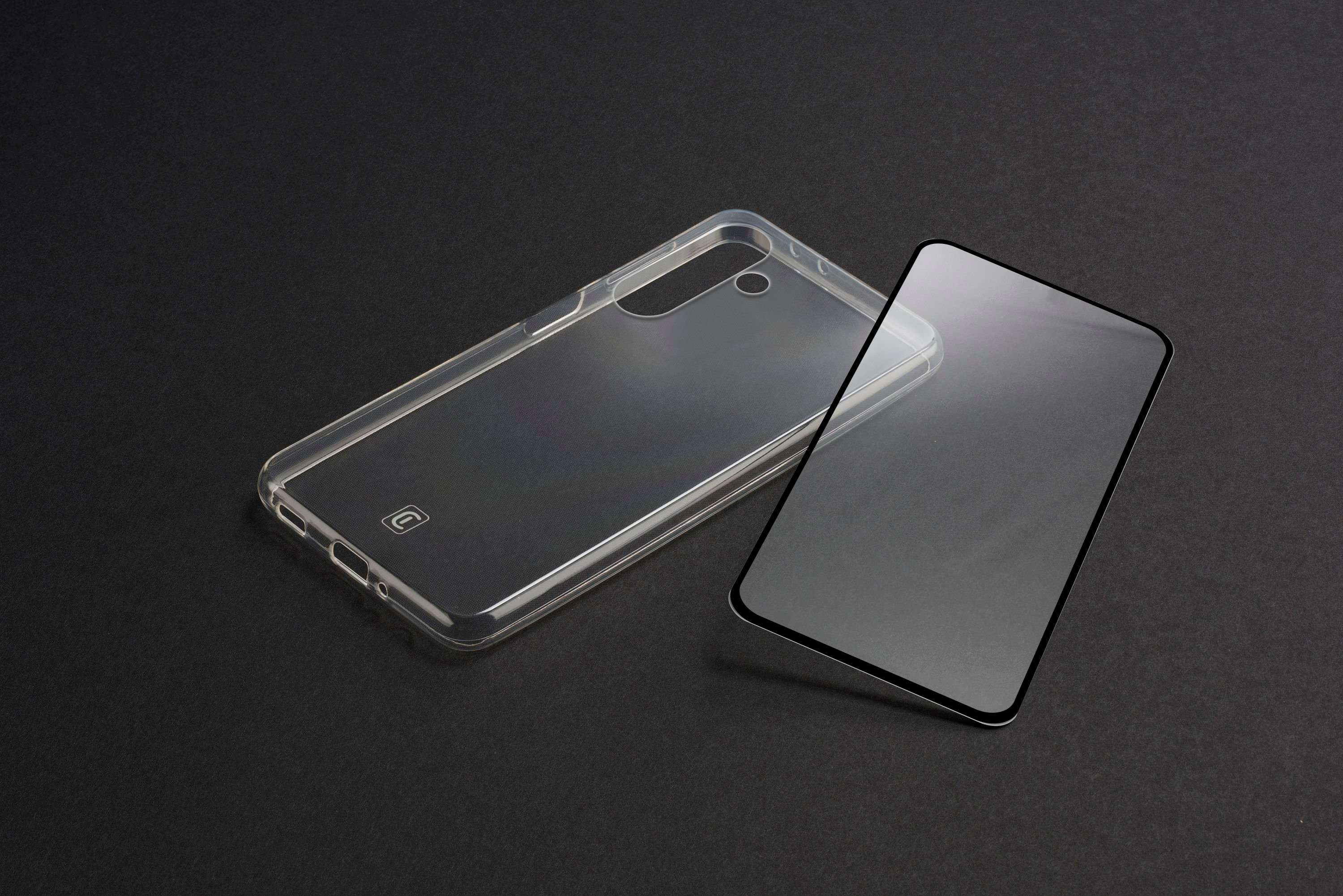 Transparente Handyhülle und Displayschutz auf dunkler Oberfläche.
