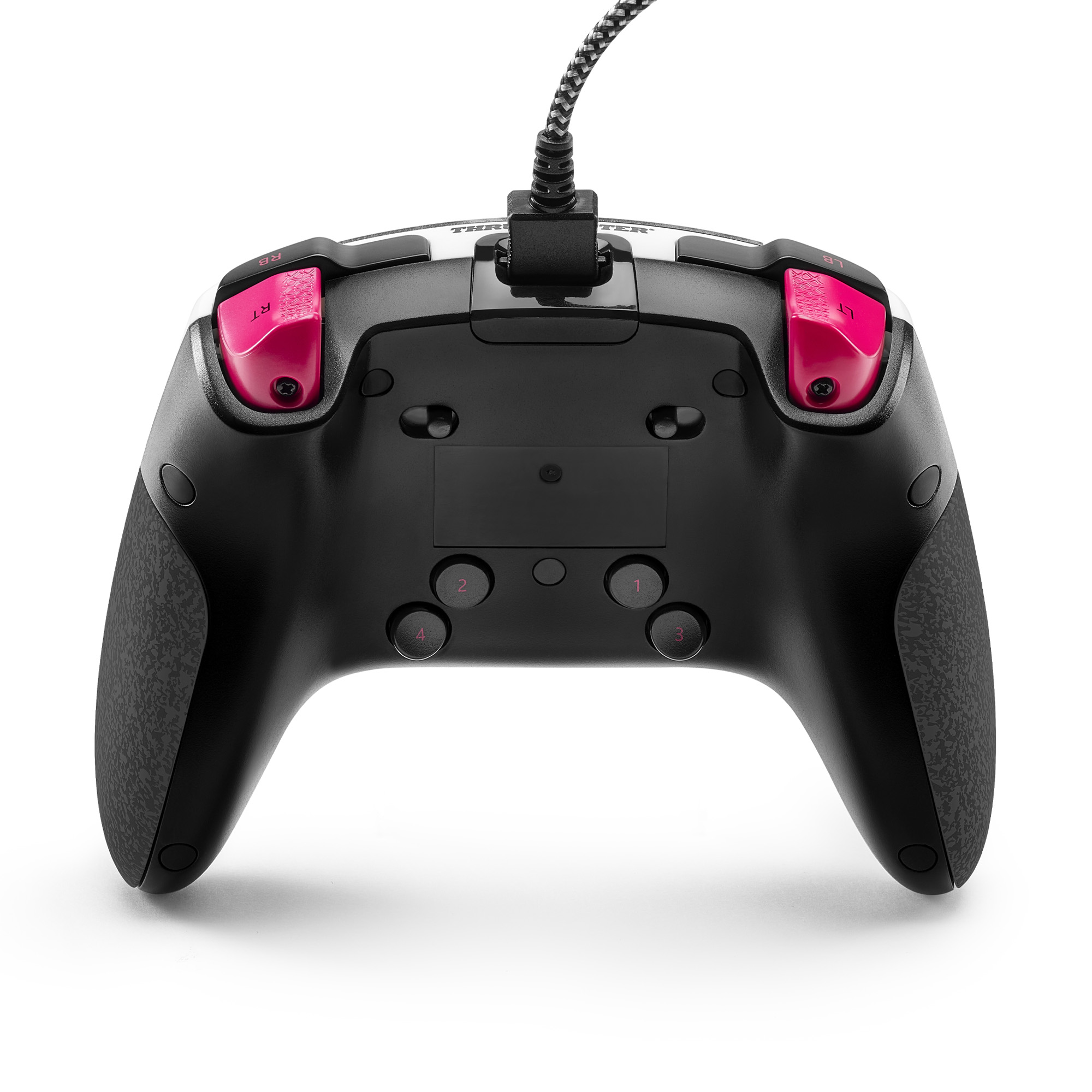 Ein schwarzer Gamecontroller mit rosa Knöpfen und einem gestreiften Kabel.