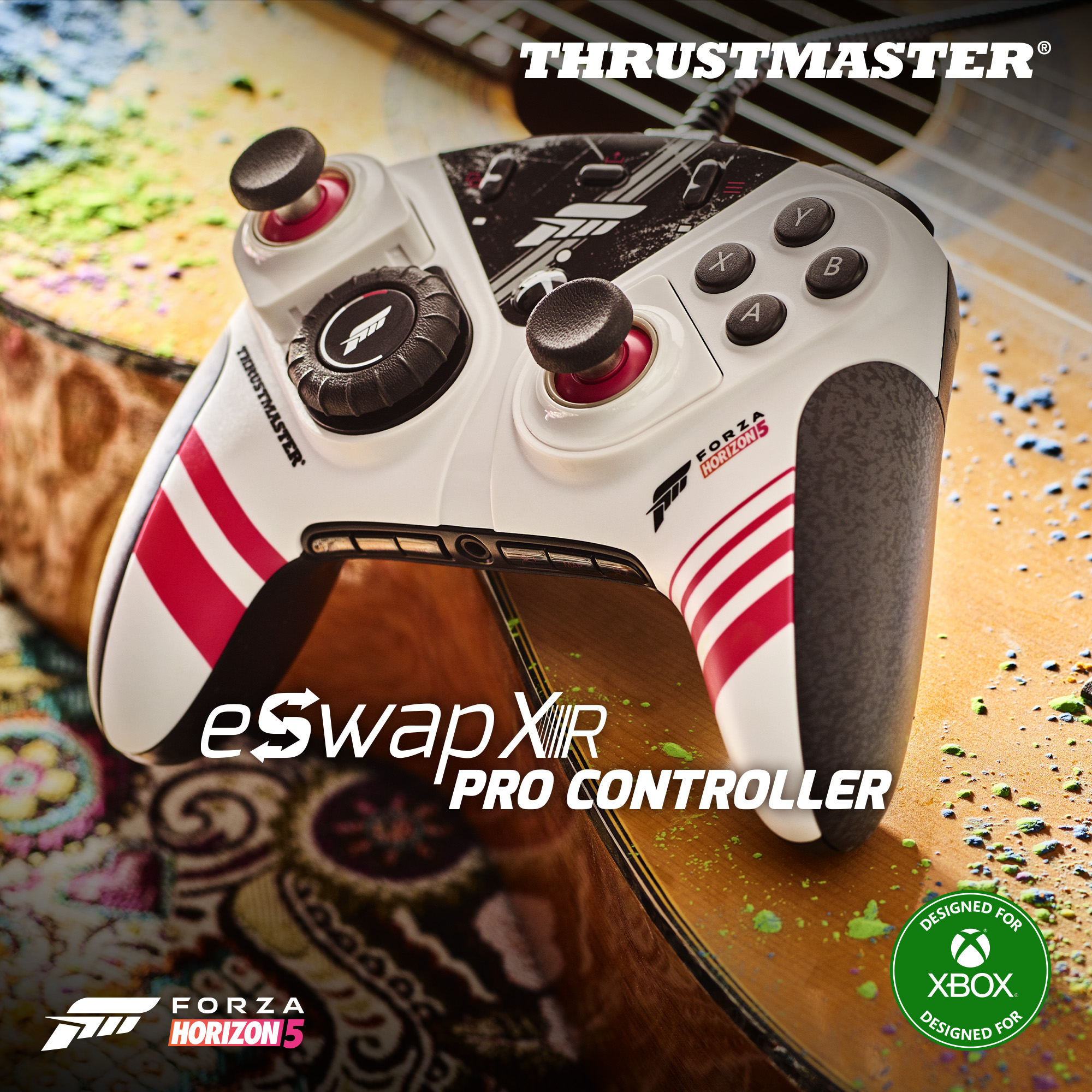 Ein weiß-roter Gamecontroller mit schwarzen Joysticks, Text über einer Gitarre.
